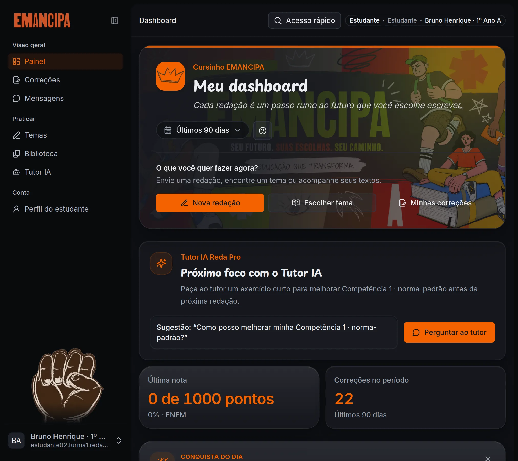 Painel do aluno com a identidade do Cursinho EMANCIPA: logo, laranja da marca e ilustrações próprias no banner, sobre a mesma estrutura de painel, correções, temas e tutor.