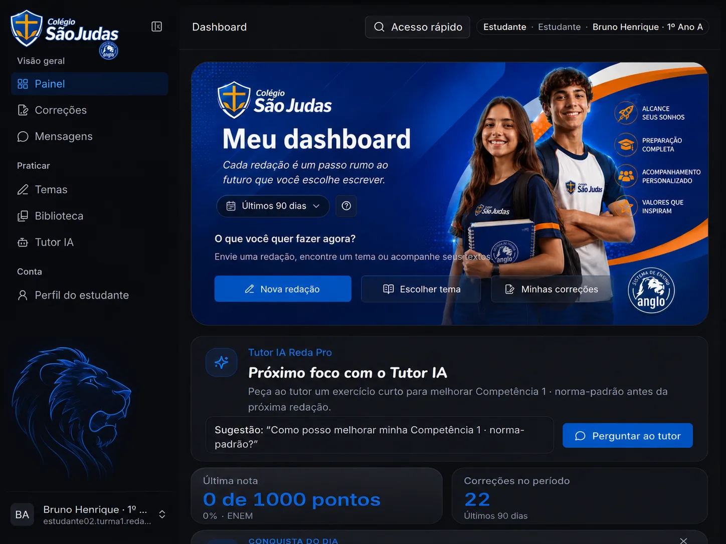 O mesmo painel do aluno com a identidade do Colégio São Judas: brasão, azul da marca e banner próprio, sobre a mesma estrutura de painel, correções, temas e tutor.